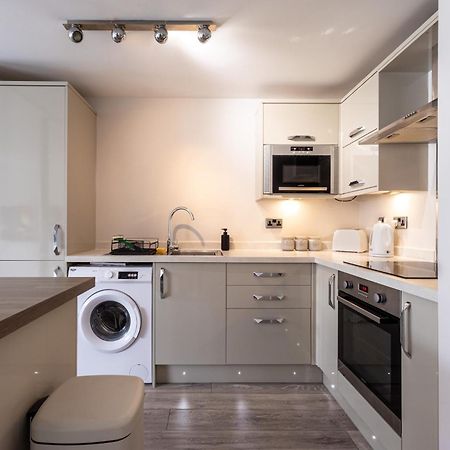 Modern 2 Bed Apartment Near Gatwick Crawley  Exteriör bild