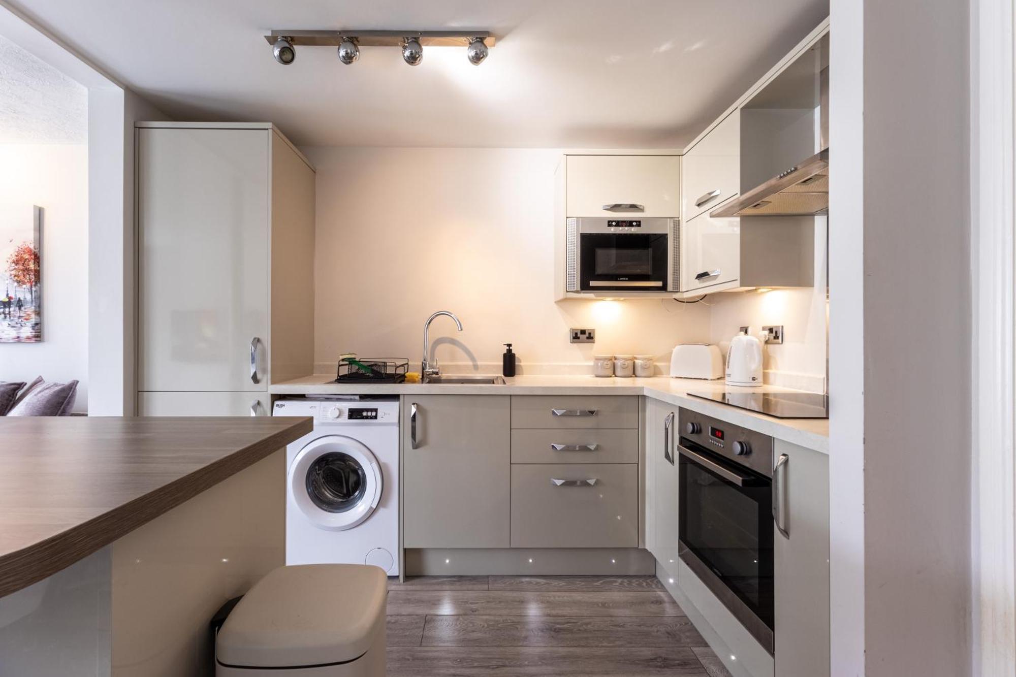 Modern 2 Bed Apartment Near Gatwick Crawley  Exteriör bild