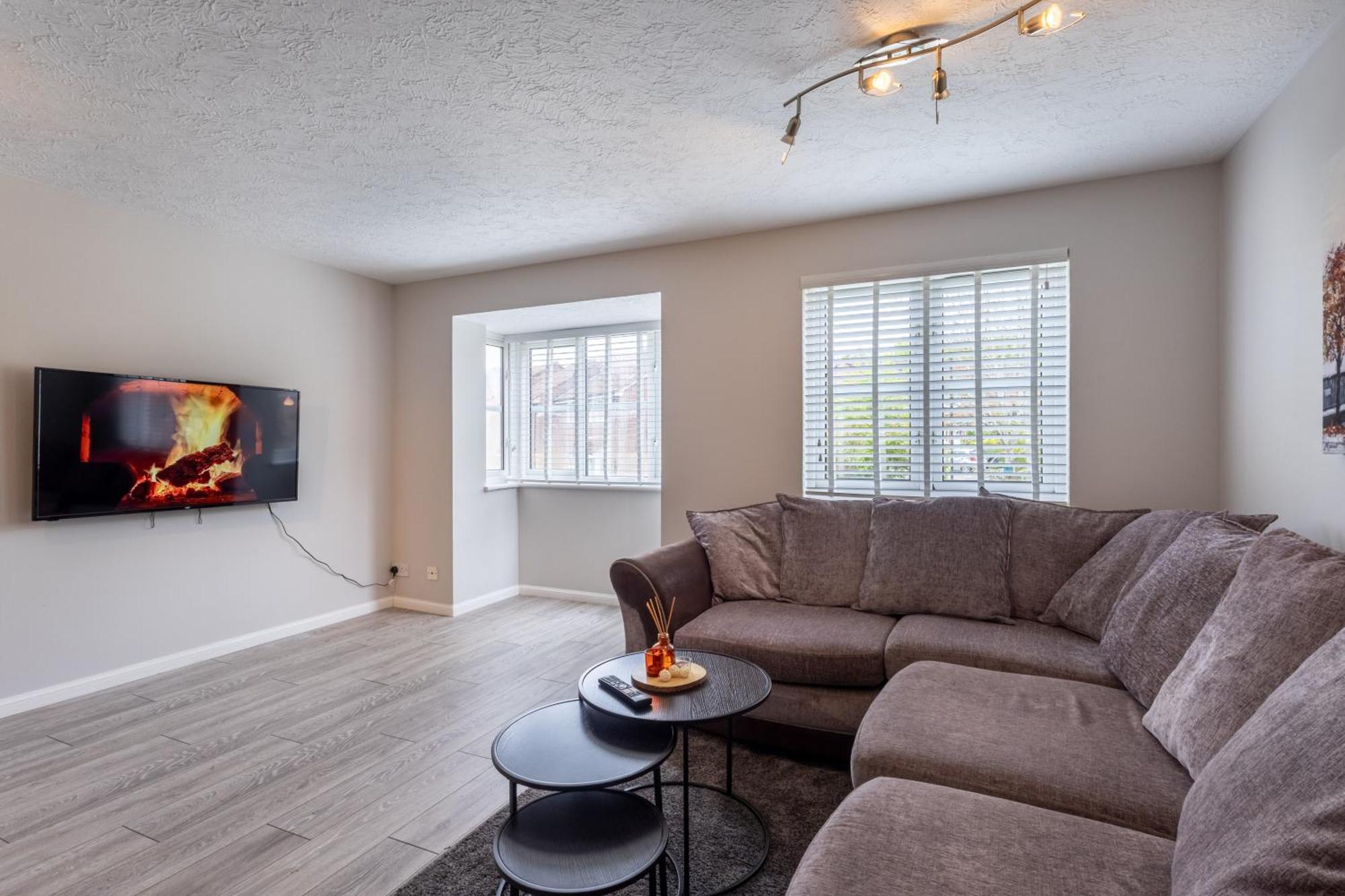 Modern 2 Bed Apartment Near Gatwick Crawley  Exteriör bild