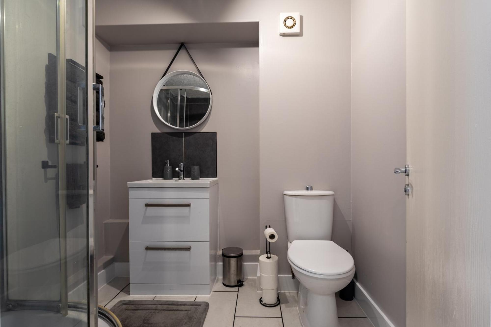 Modern 2 Bed Apartment Near Gatwick Crawley  Exteriör bild