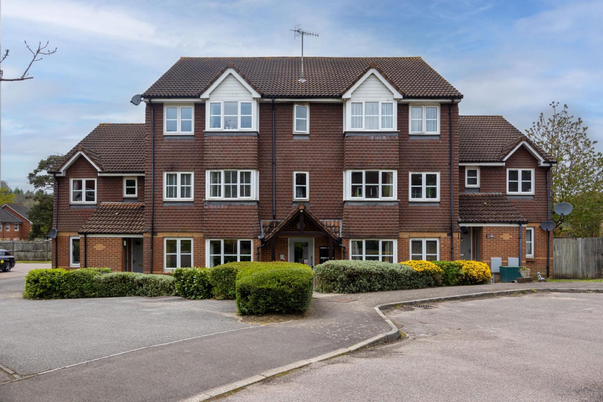 Modern 2 Bed Apartment Near Gatwick Crawley  Exteriör bild